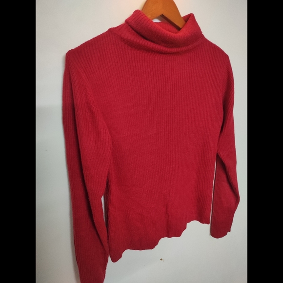 Red High Neck - Picture 2 of 11